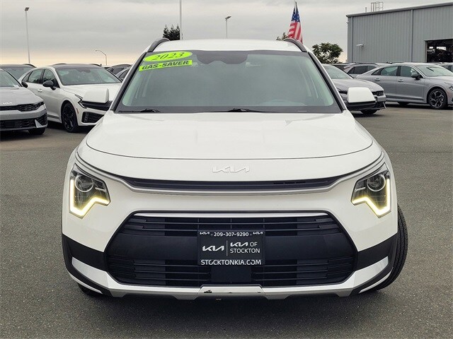 2023 Kia Niro EX photo 2