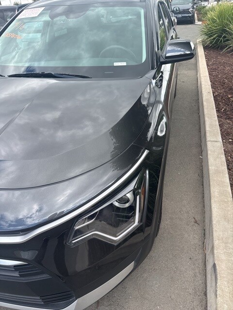 2024 Kia Niro LX photo 3
