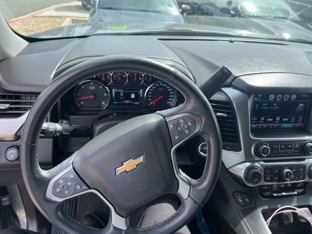 2020 Chevrolet Suburban LT photo 3