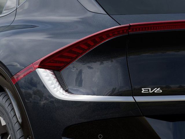 2025 Kia EV6 Wind - Photo 11