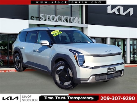 2026 Kia EV9 Wind SUV