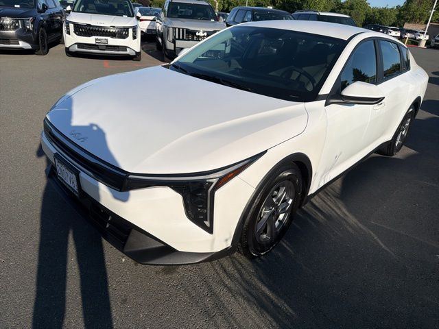 2025 Kia K4 LX AT's photo