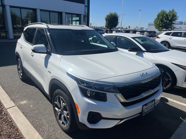 2022 Kia Seltos EX photo 2
