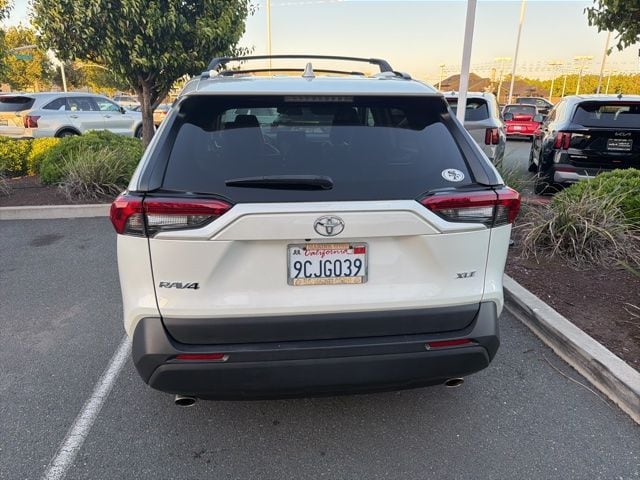 2022 Toyota RAV4 XLE Premium photo 3