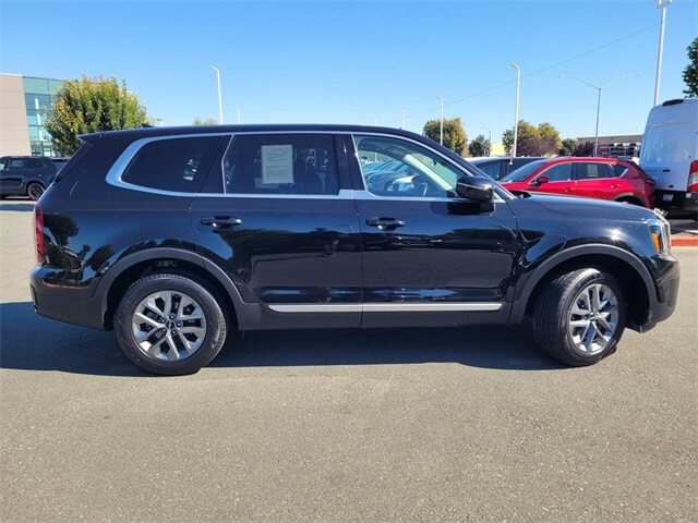 2024 Kia Telluride LX photo 3