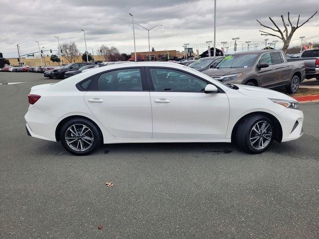 2023 Kia Forte LXS photo 3