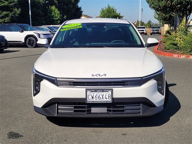 2025 Kia K4 LXS photo 2