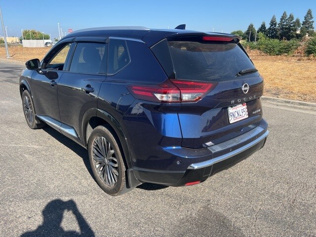 2024 Nissan Rogue Platinum photo 2