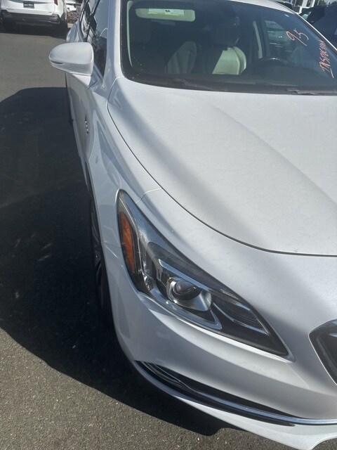 2017 Buick LaCrosse Essence photo 2