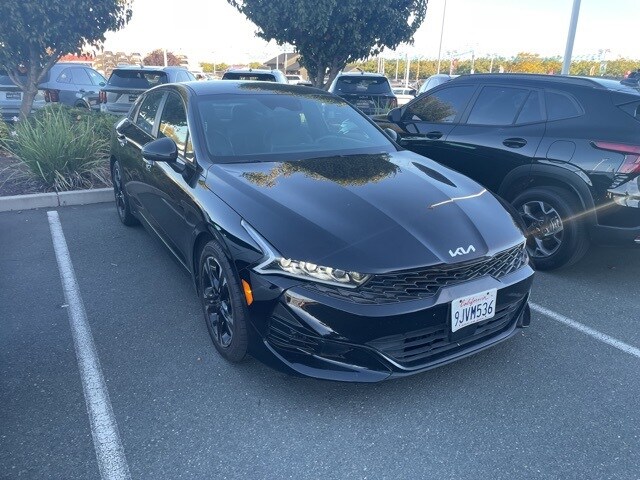 2024 Kia K5 GT-Line photo 2