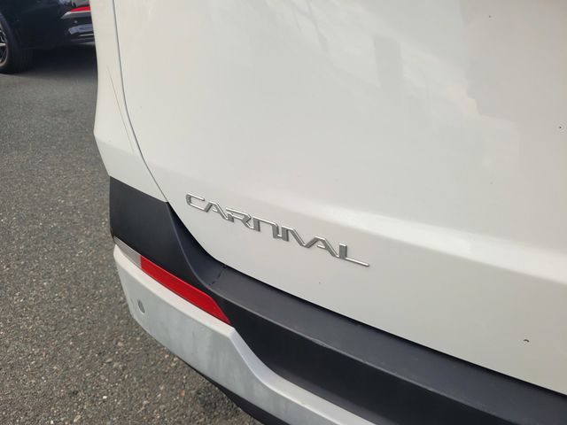 2025 Kia Carnival LX photo 5