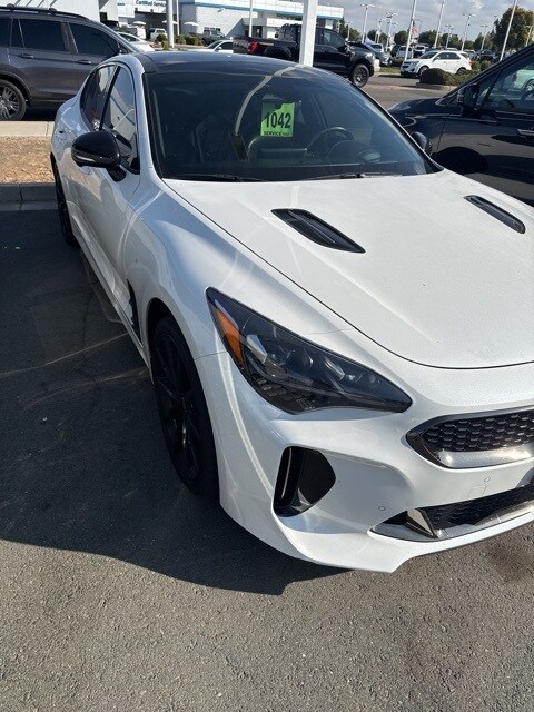 2022 Kia Stinger GT2 photo 2