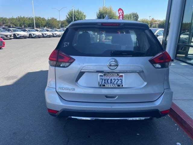 2017 Nissan Rogue S photo 3