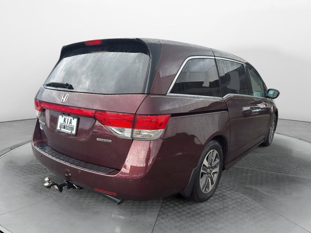 2014 Honda Odyssey Touring photo 3