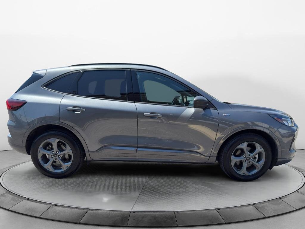 2024 Ford Escape ST-Line photo 2