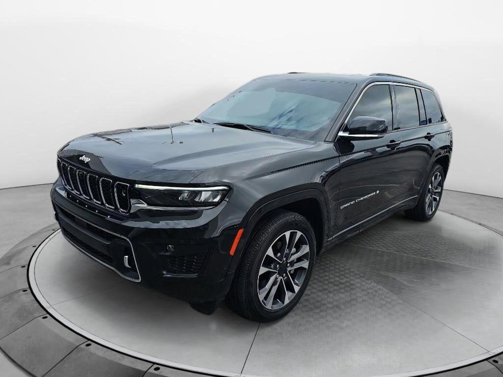 2024 Jeep Grand Cherokee Overland photo 3