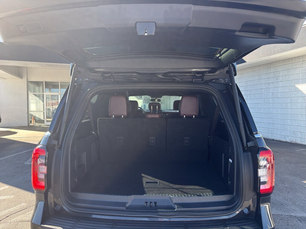 2023 Ford Expedition MAX Limited photo 3