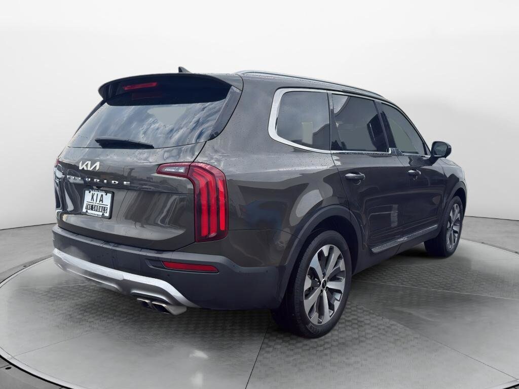 2022 Kia Telluride EX photo 3
