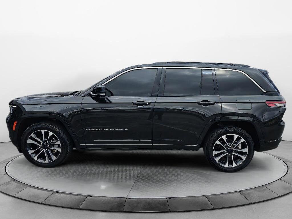 2024 Jeep Grand Cherokee Overland photo 4