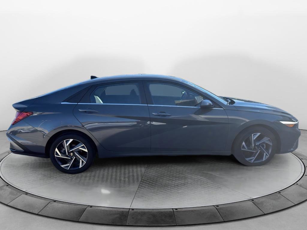 2025 Hyundai Elantra SEL - Photo 6