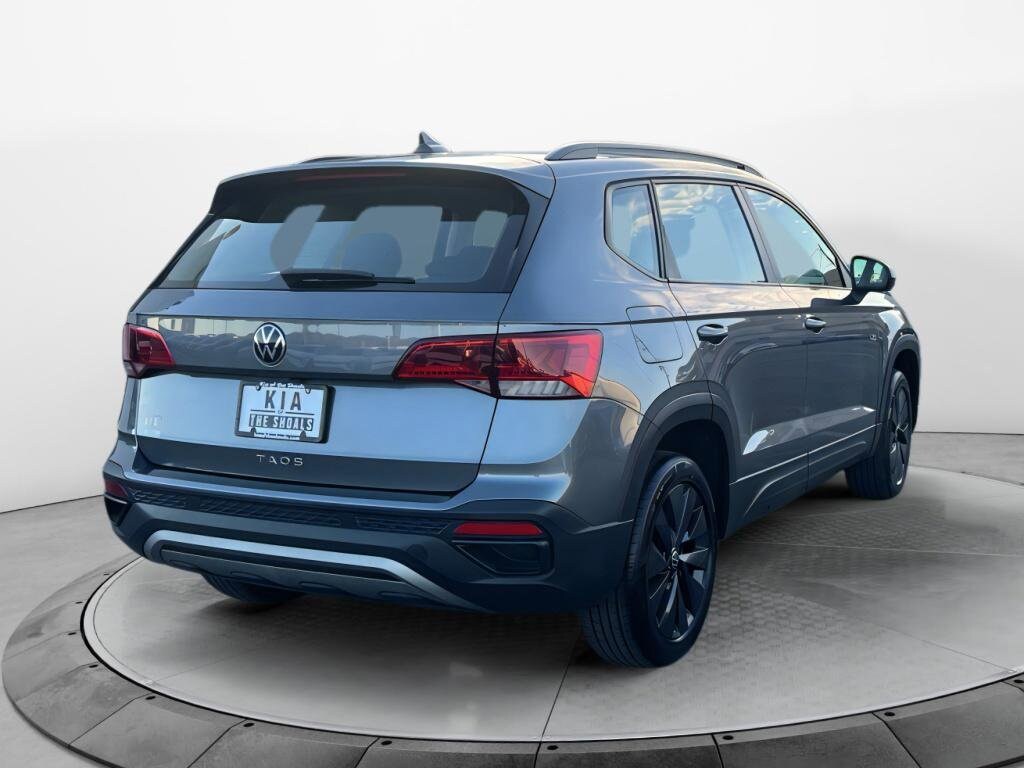 2022 Volkswagen Taos S photo 2