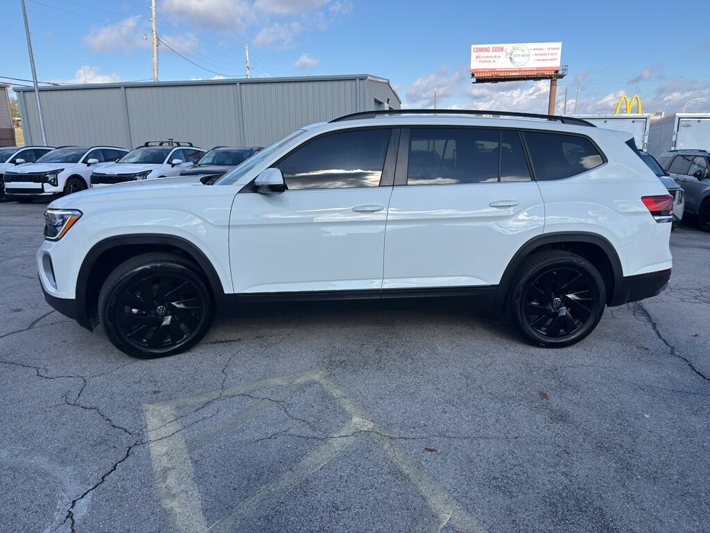 2025 Volkswagen Atlas SE Technology photo 2