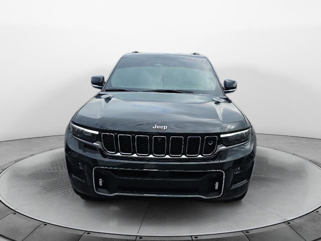 2024 Jeep Grand Cherokee Overland photo 2