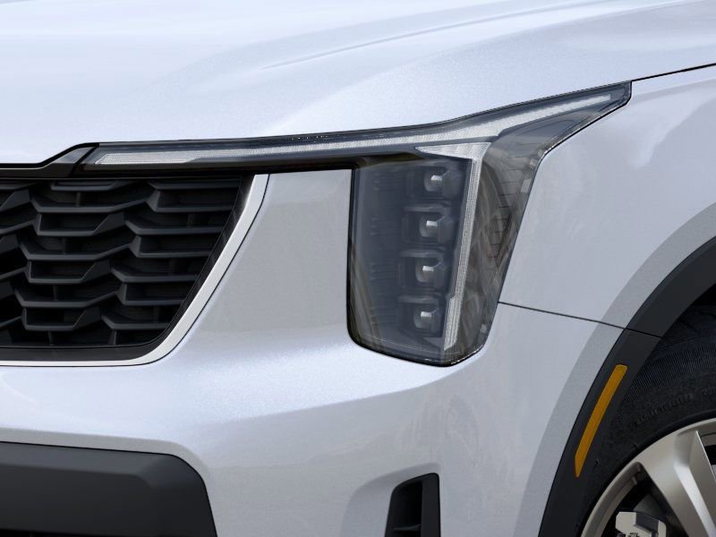 2025 Kia Sorento LX - Photo 10