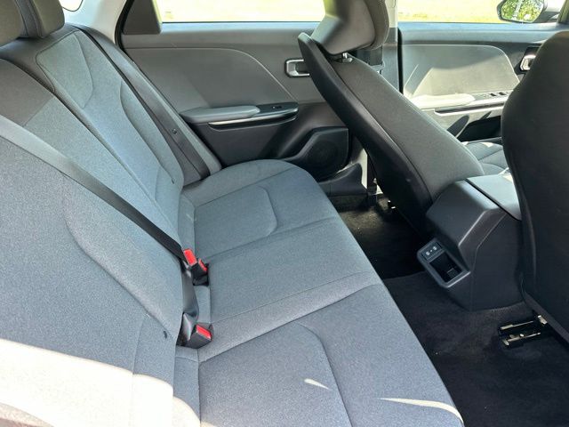 2025 Kia K4 LXS - Photo 14