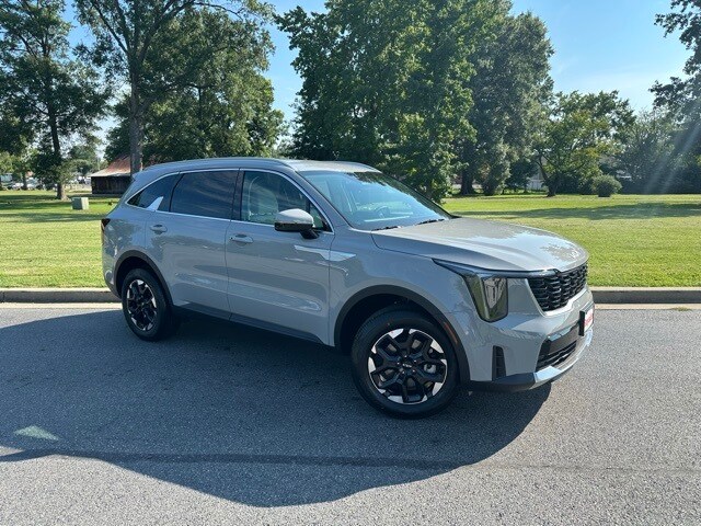 2025 Kia Sorento S photo 2