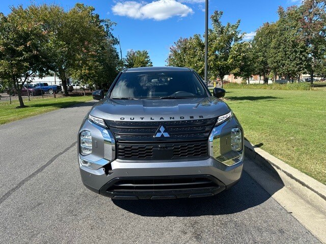 2023 Mitsubishi Outlander SE photo 4