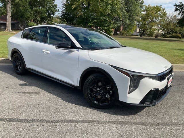 2025 Kia K4 GT-Line Turbo photo 2