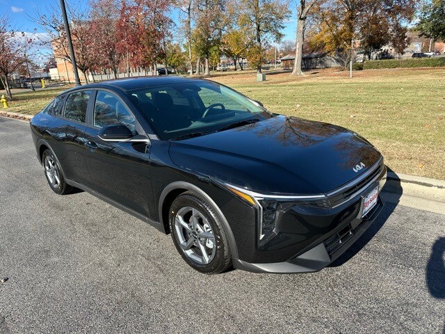 2025 Kia K4 LXS photo 3