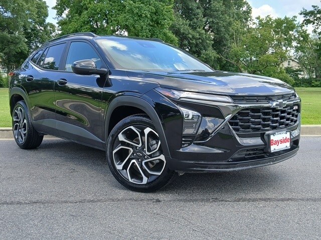 2025 Chevrolet Trax photo 2