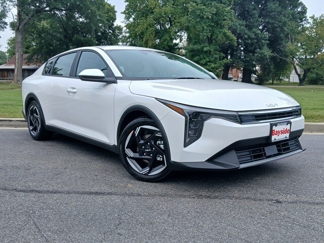2025 Kia K4 EX photo 2