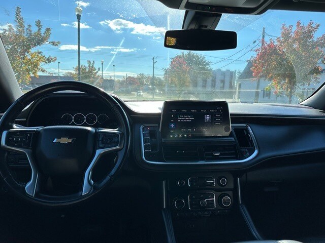 2021 Chevrolet Suburban LT photo 3