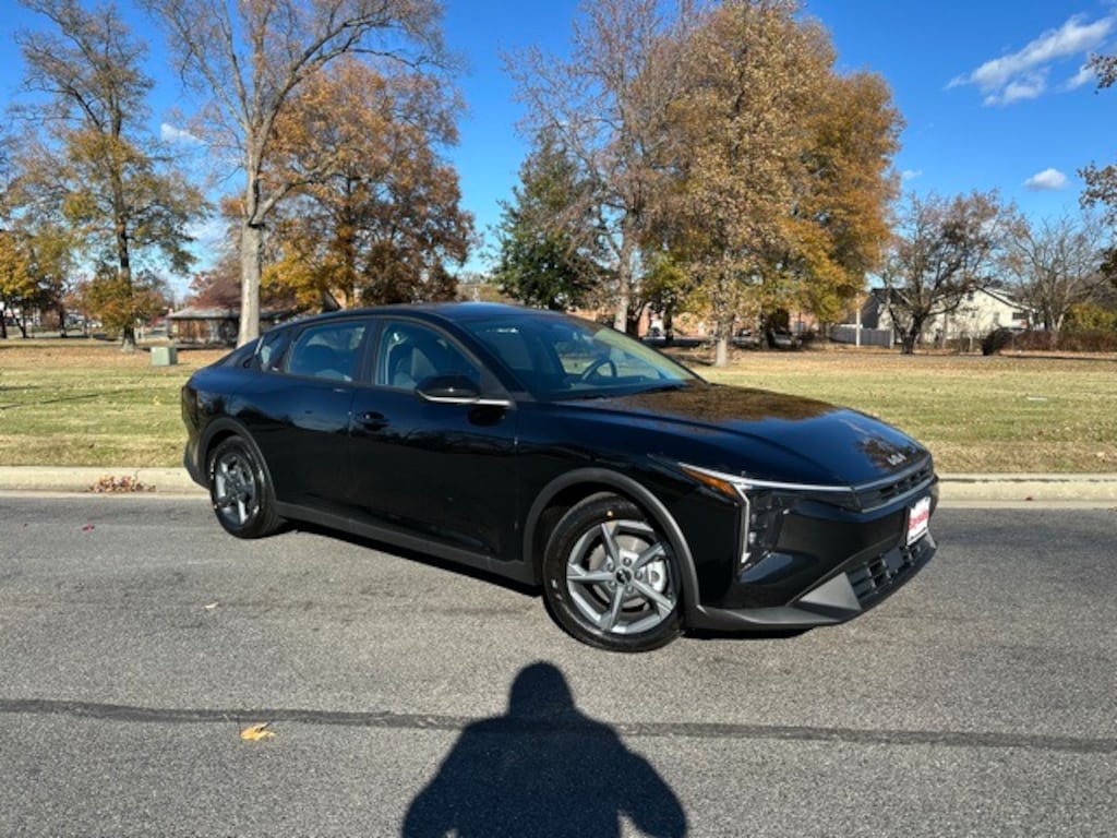 New 2025 Kia K4 LXS Sedan