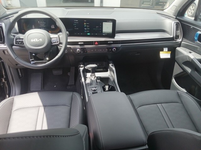 2025 Kia Sorento S photo 3
