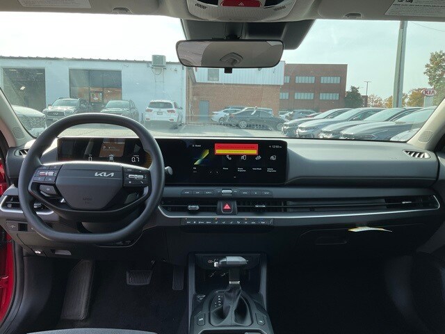 2025 Kia K4 LXS photo 3