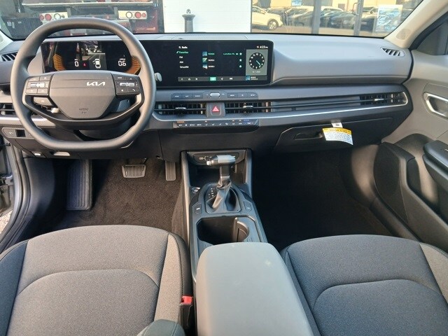 2025 Kia K4 LXS photo 3