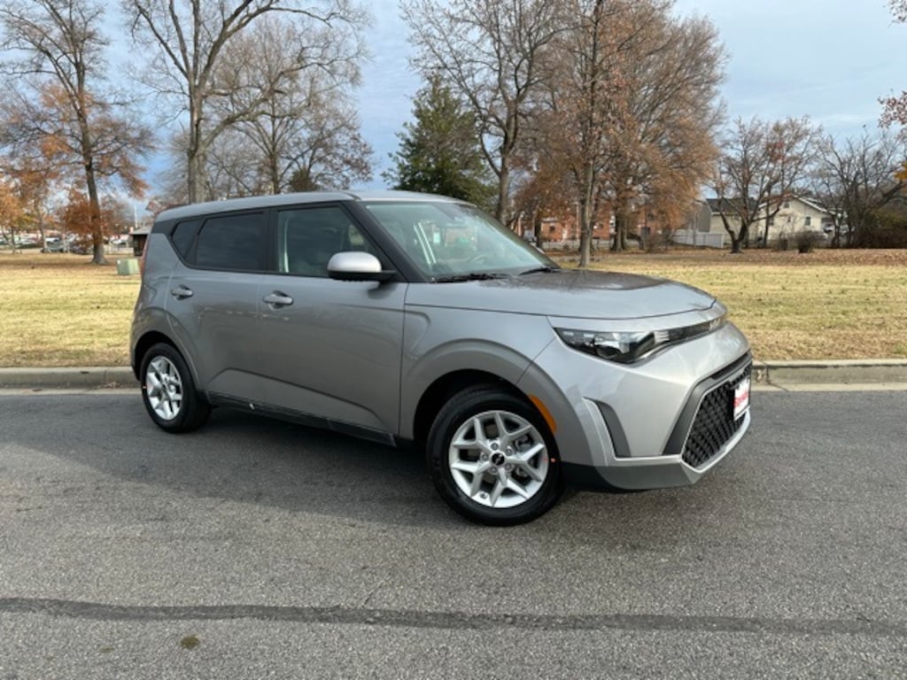 Used 2025 Kia Soul LX Hatchback