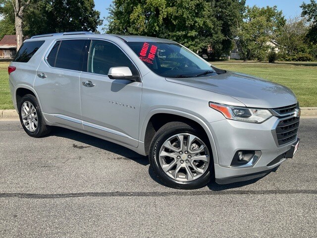 2021 Chevrolet Traverse Premier photo 2