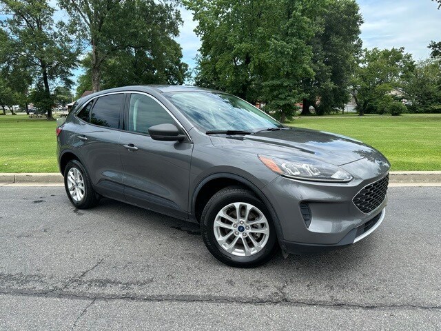 2022 Ford Escape SE photo 2
