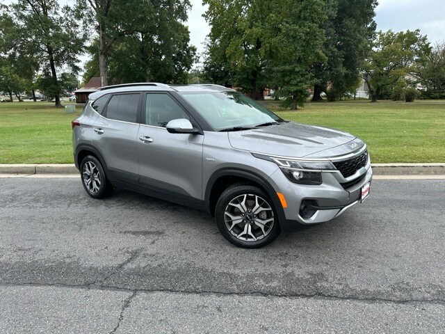 2022 Kia Seltos EX photo 2