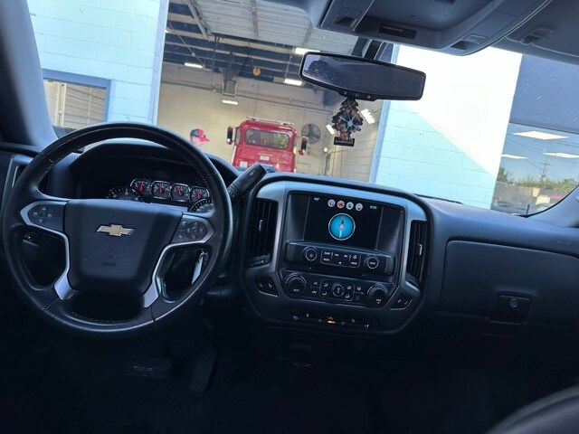 2018 Chevrolet Silverado 1500 LT photo 3