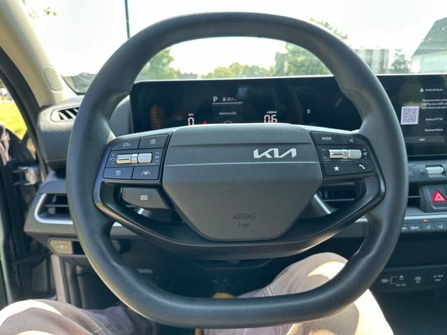 2025 Kia K4 LXS - Photo 38