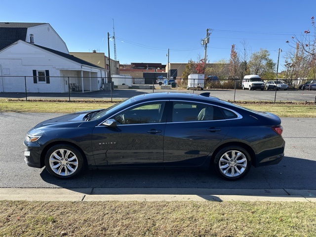 2022 Chevrolet Malibu 1LT photo 2