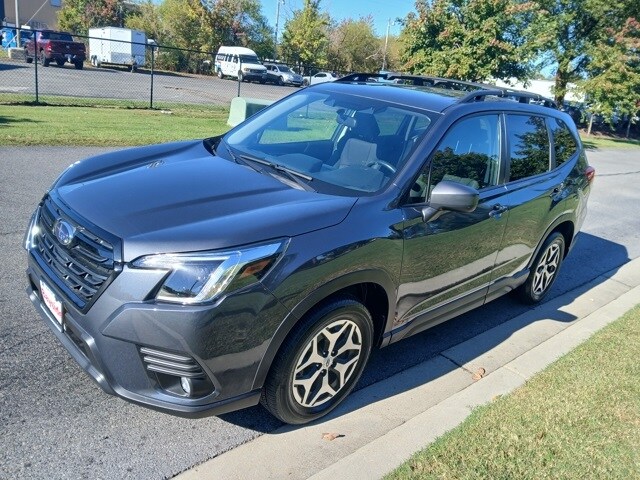 2022 Subaru Forester Premium photo 4