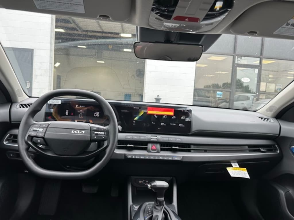 New 2025 Kia K4 LXS Sedan
