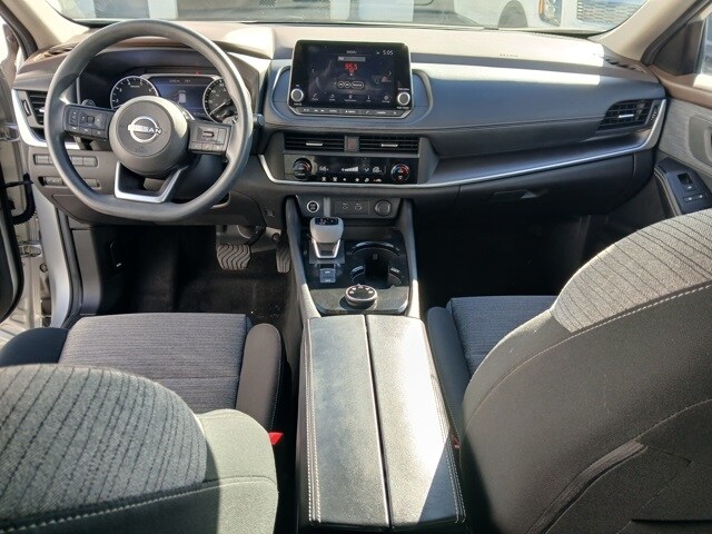 2023 Nissan Rogue SV photo 3